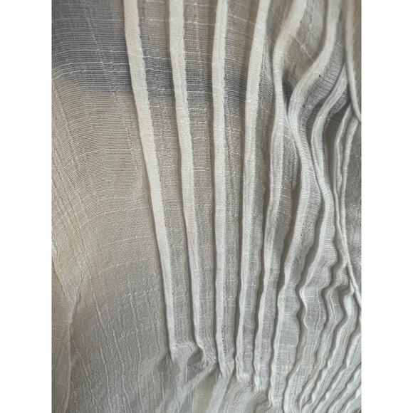 Flawless white pin tuck V neck with eyelet sleeves, woman's size M - Picture 4 of 9